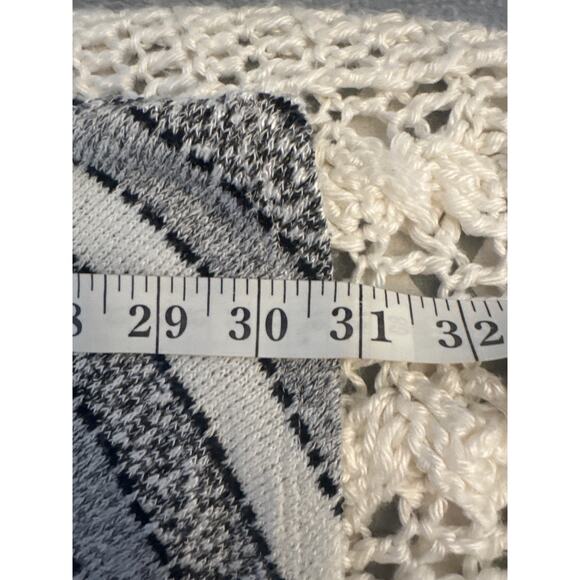 Established 1948 Women’s White Gray Pattern Blouse Size Large - Picture 5 of 6